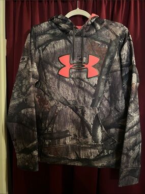 Under Armour Realtree Camo Hoodie with Coral Logo M